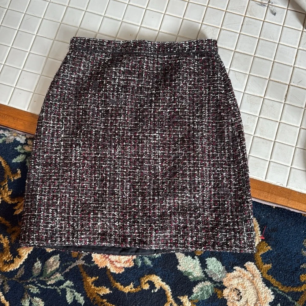 Ann Taylor Metallic tweedy Pencil Skirt- worn a bunch- still has‎ life left!